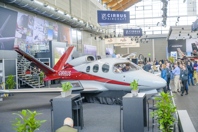 Cirrus Business Jet auf der AERO 2024