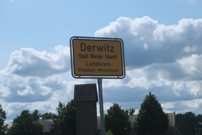 Ortsschild von Derwitz im Landkreis Potsdam-Mittelmark
