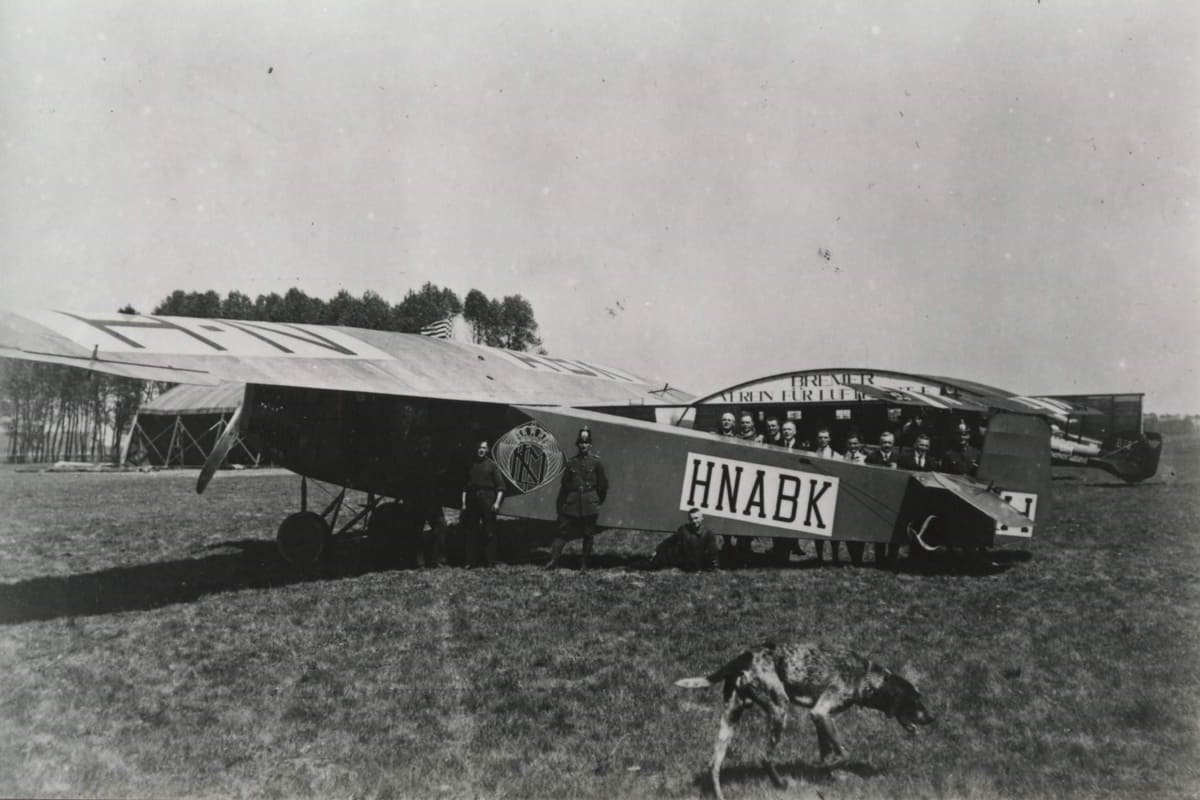 Historisches Flugzeug von 1920 in Bremen