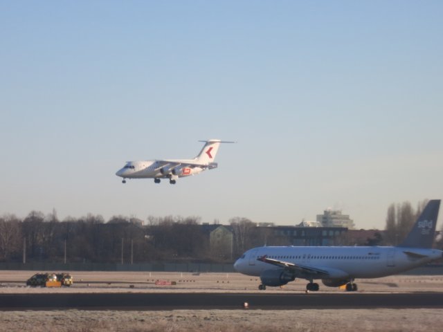 WDL und Sundair am Flughafen Berlin-Tegel