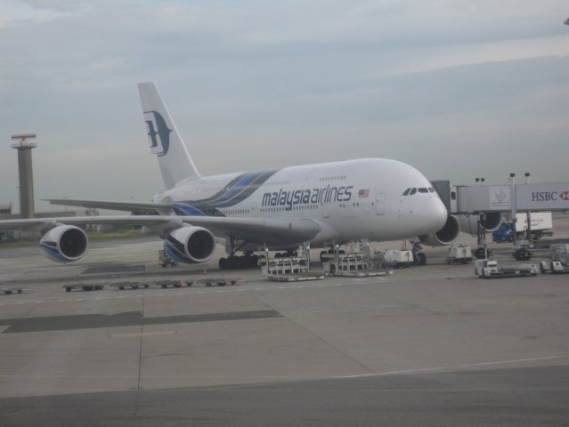 A380 von Malaysia Airlines in Paris CDG