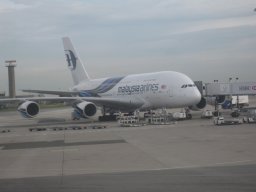 A380 von Malaysia Airlines in Paris CDG