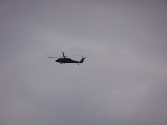 V-22 Osprey und UH-60 Black Hawk in Formation