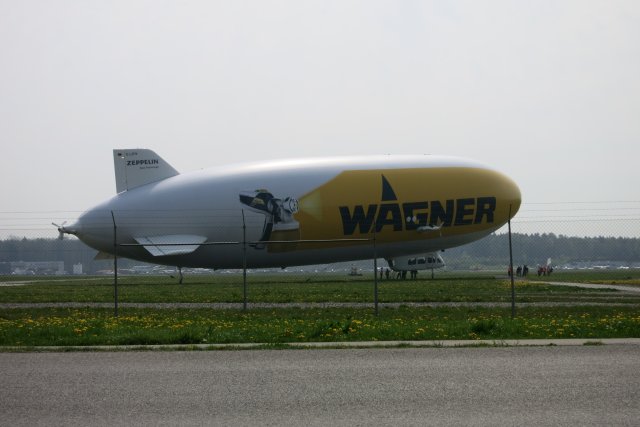 AERO 2014 - Zeppelin im Landeanflug