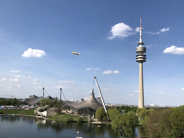 Zeppelin NT über Olympiastadion München