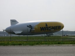 AERO 2014 - Zeppelin im Landeanflug