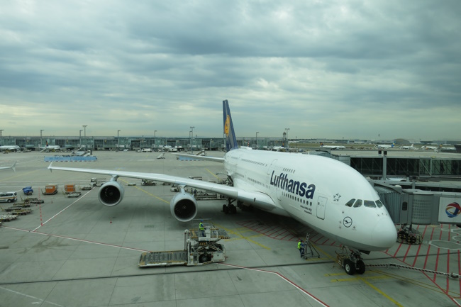 A380 an Fluggastbrücke