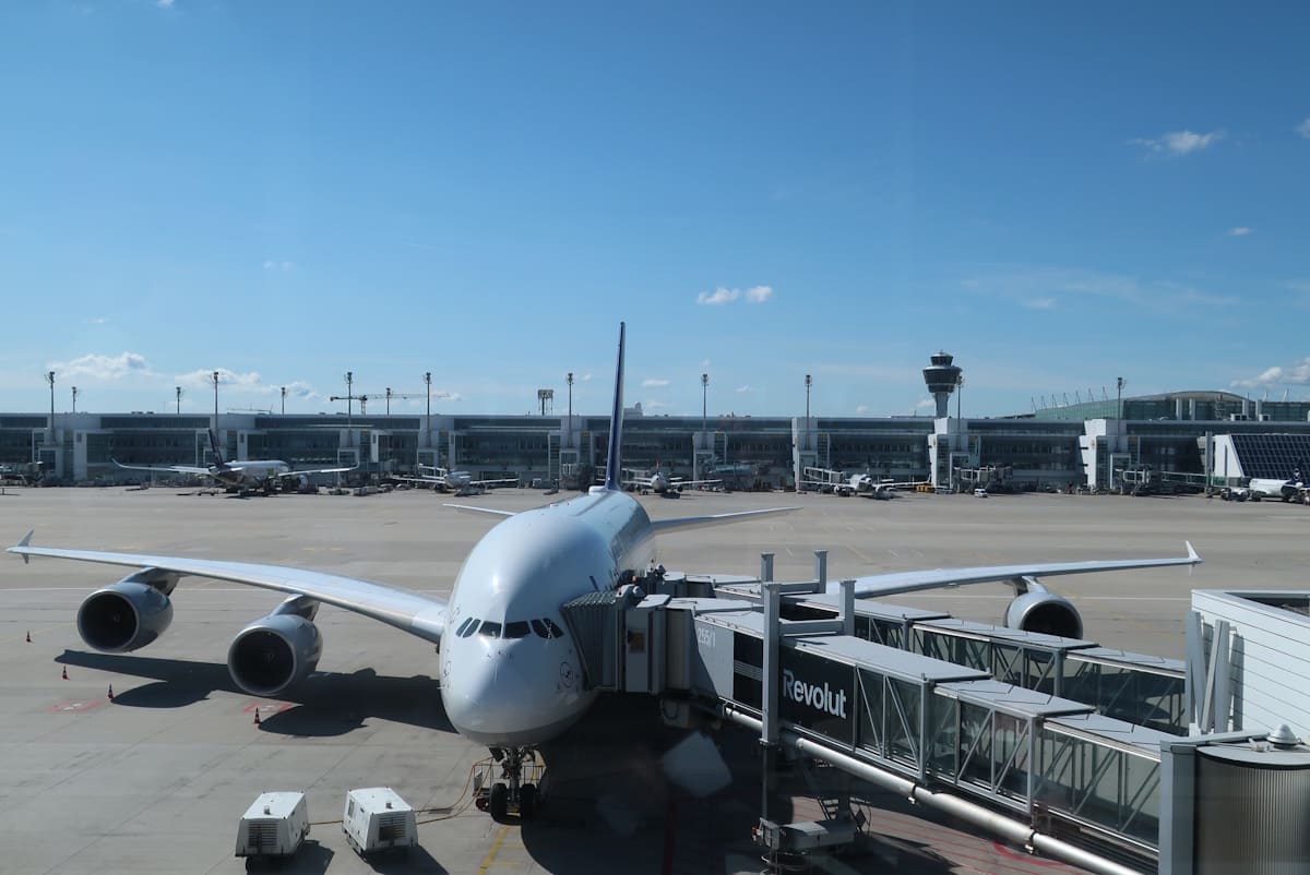 A380 am Finger des Flughafen München