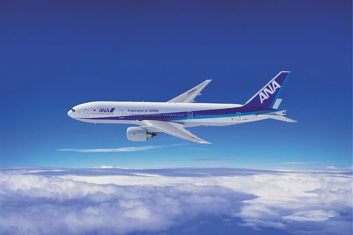 Boeing 777 von ANA im Flug