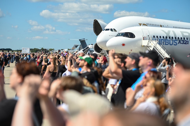 Besucher auf der ILA 2024