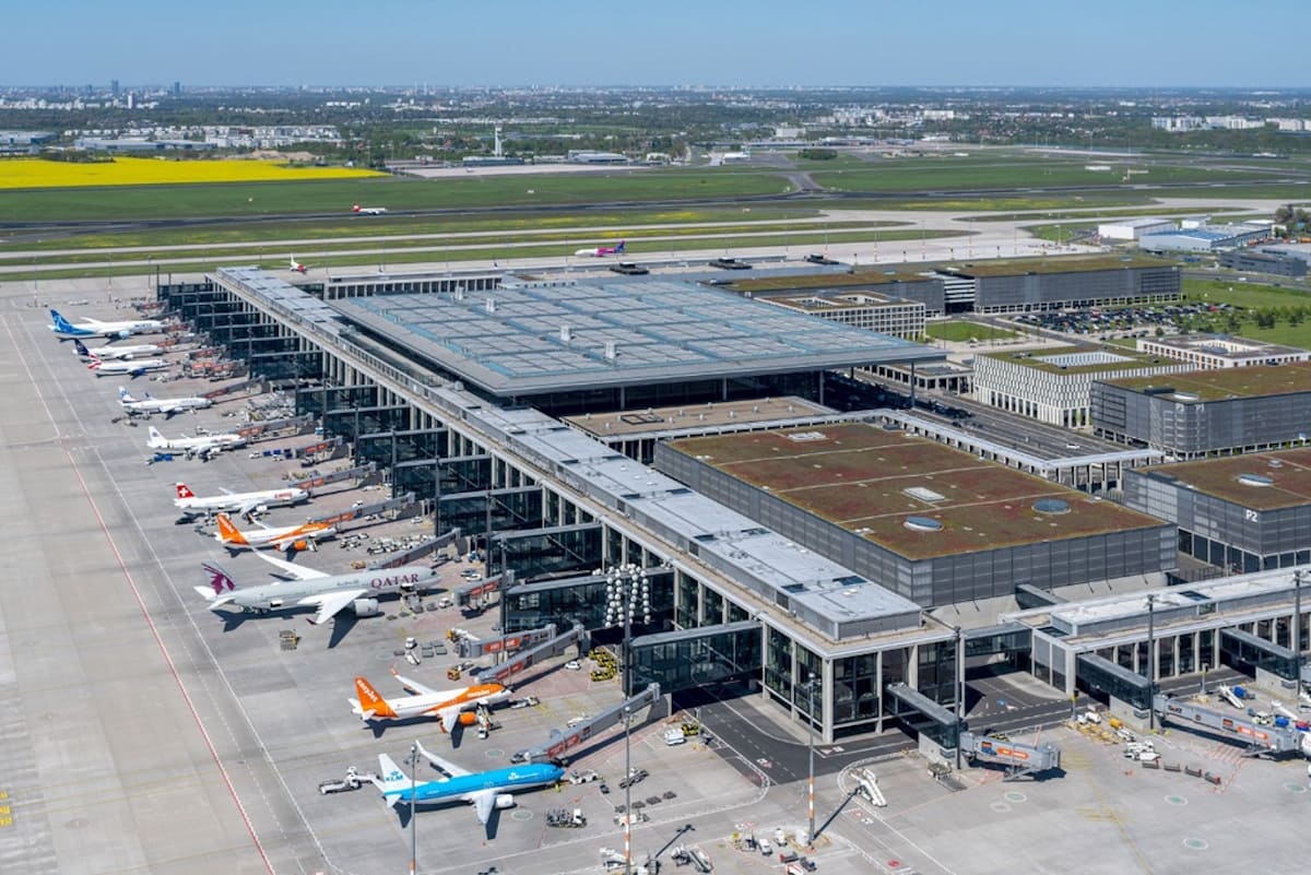 Vogelperspektive auf den Flughafen BER