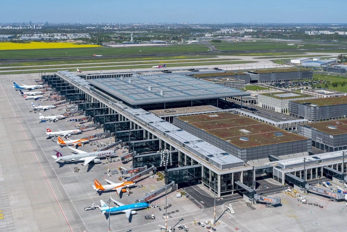 Vogelperspektive auf den Flughafen BER