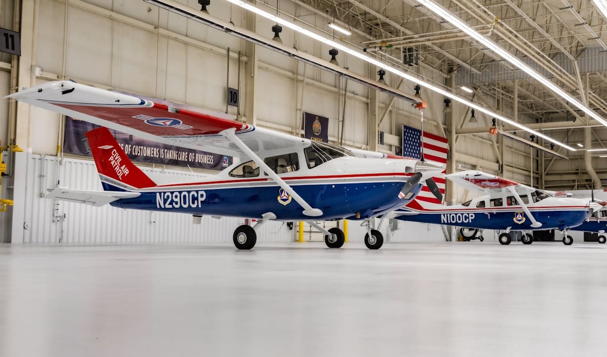 Cessna 172 von CAP im Hangar
