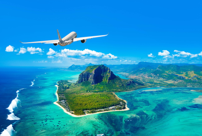 Condor A330 über Mauritius - Foto: Condor