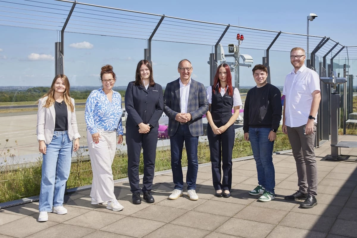 Bild mit Azubi Celine Rosinski, Alexander Steinmeier und Selina