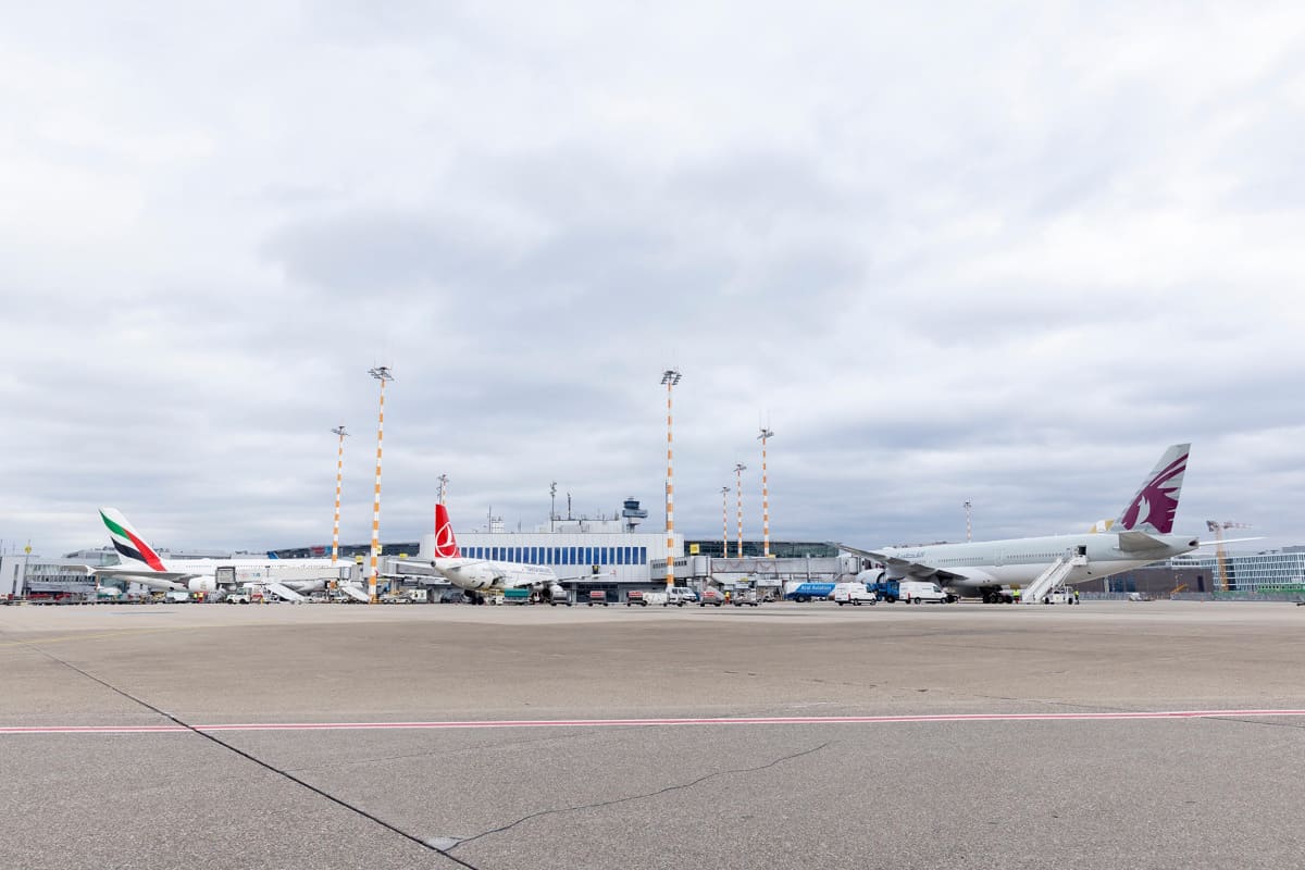 Flugzeuge am Vorfeld des Flughafen Düsseldorf