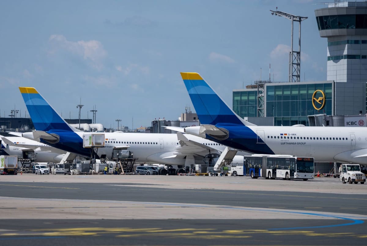 Discover Airlines Flugzeuge am Flughafen Gate