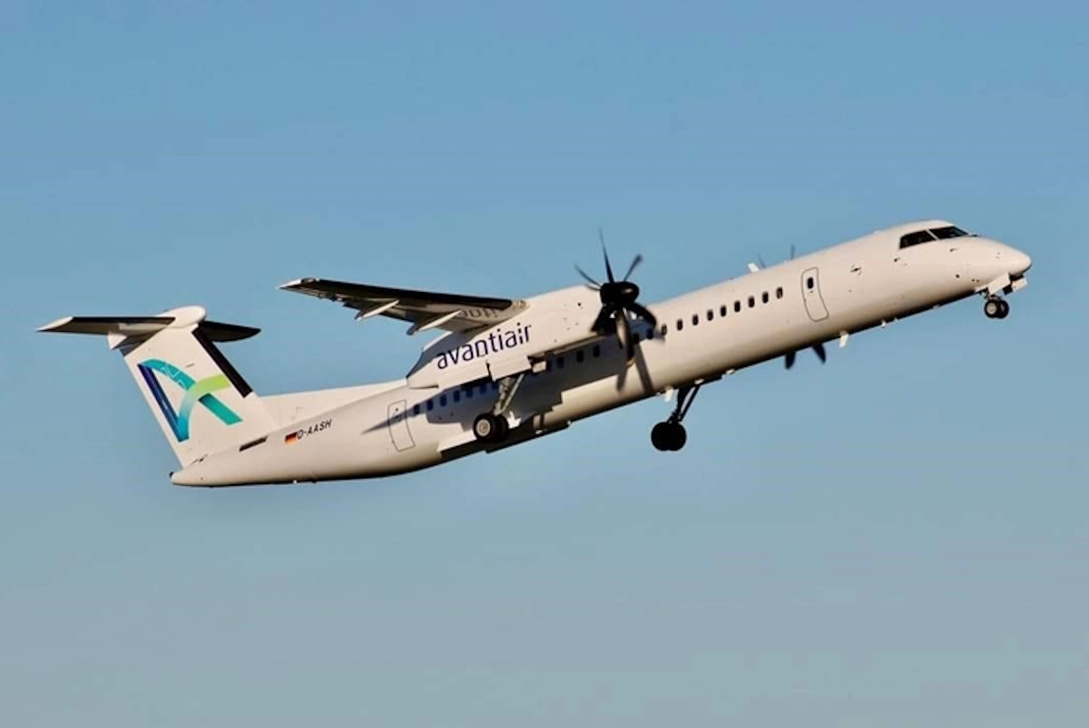  Avanti Air, Dash 8-400 im Flug