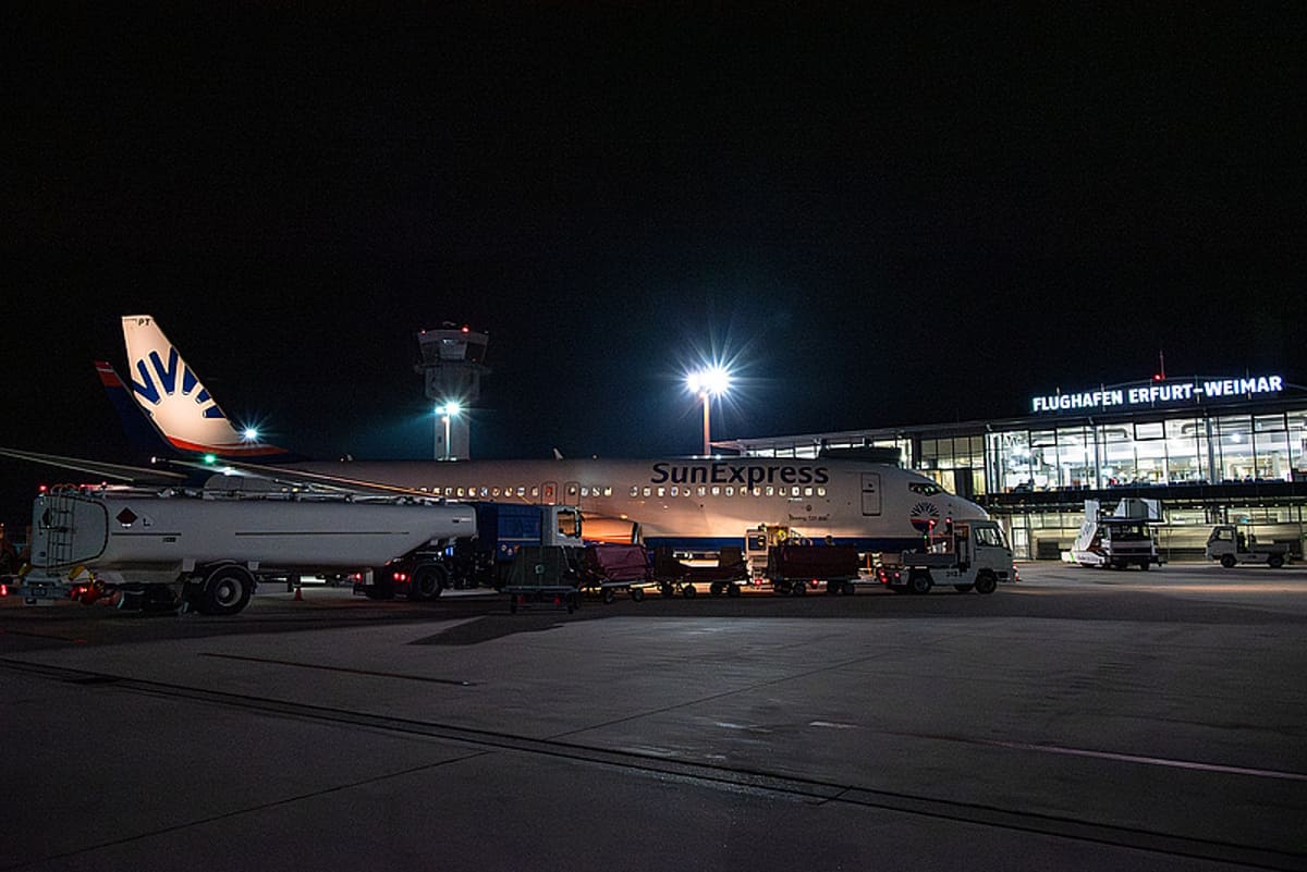 Terminal des Flughafen Erfurt-Weimar bei Nacht