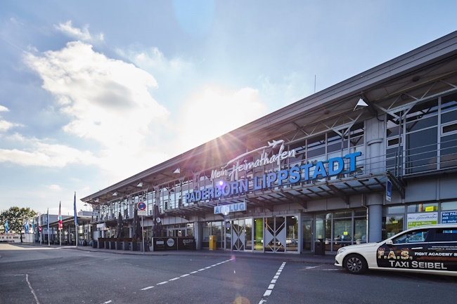 Terminalgebäude am Flughafen Paderborn