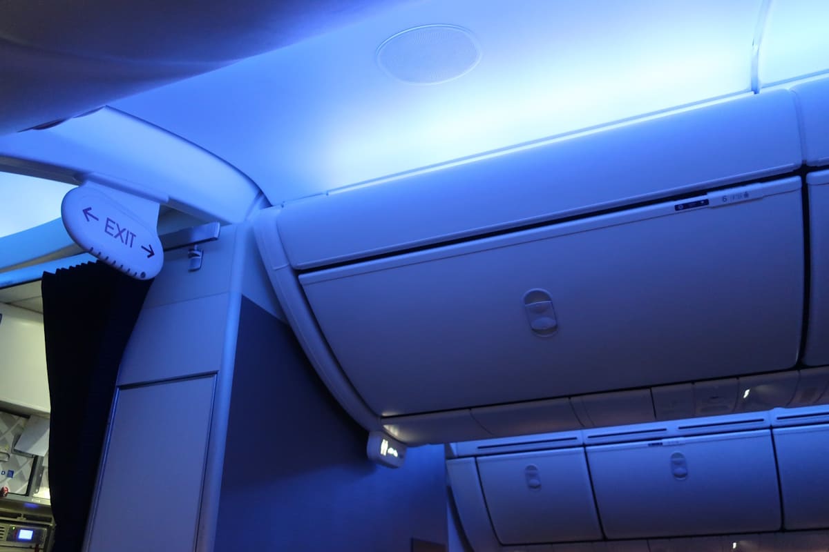 Overhead Bin in einem Flugzeug