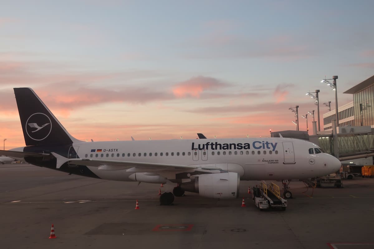 A319 von Luftansa City Airlines am Terminal