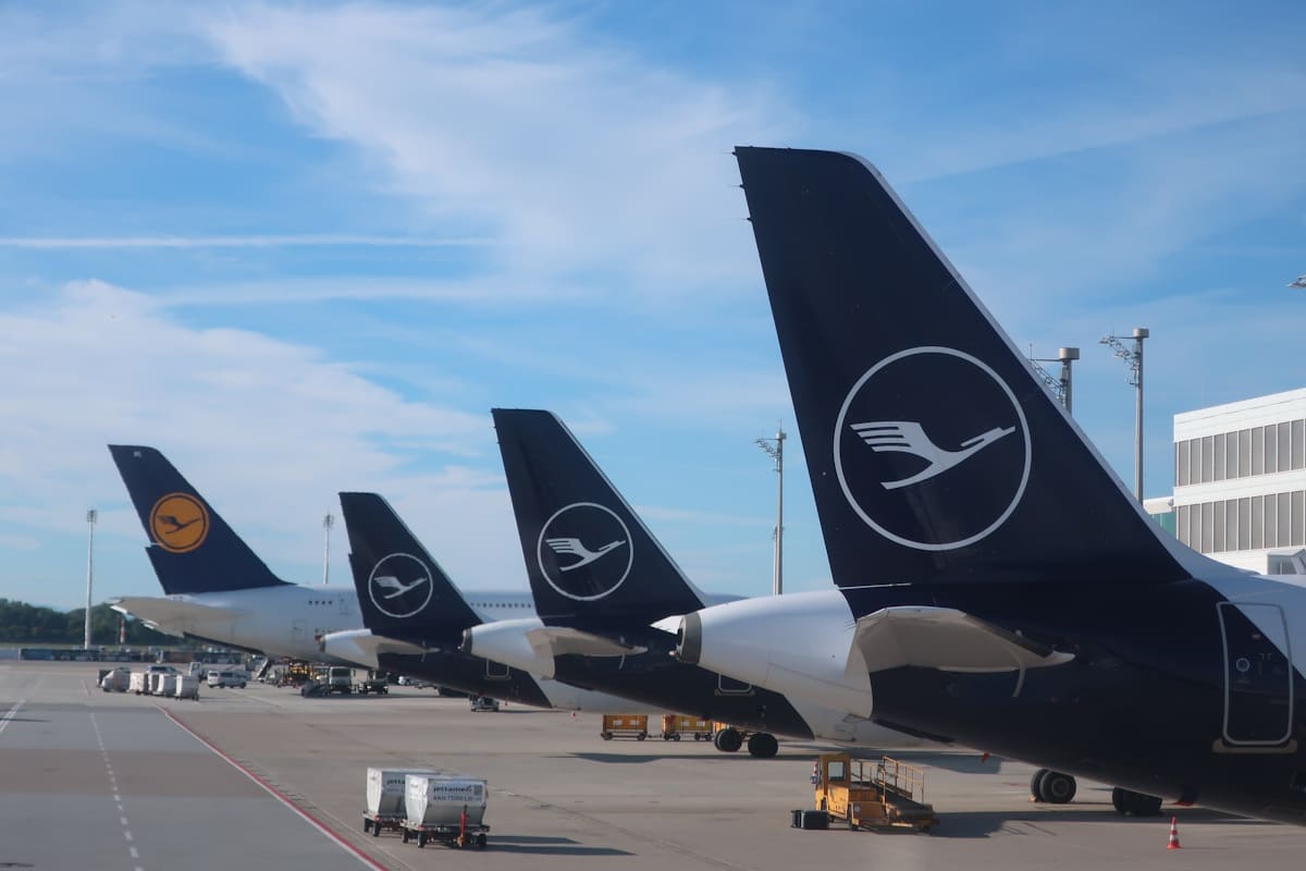 Flugzeugheck von Lufthansa Flugzeugen