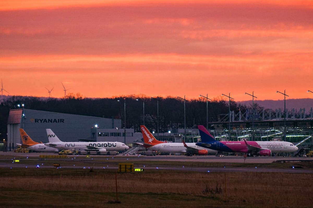 Flughafen Nürnberg in der Morgendämmerung