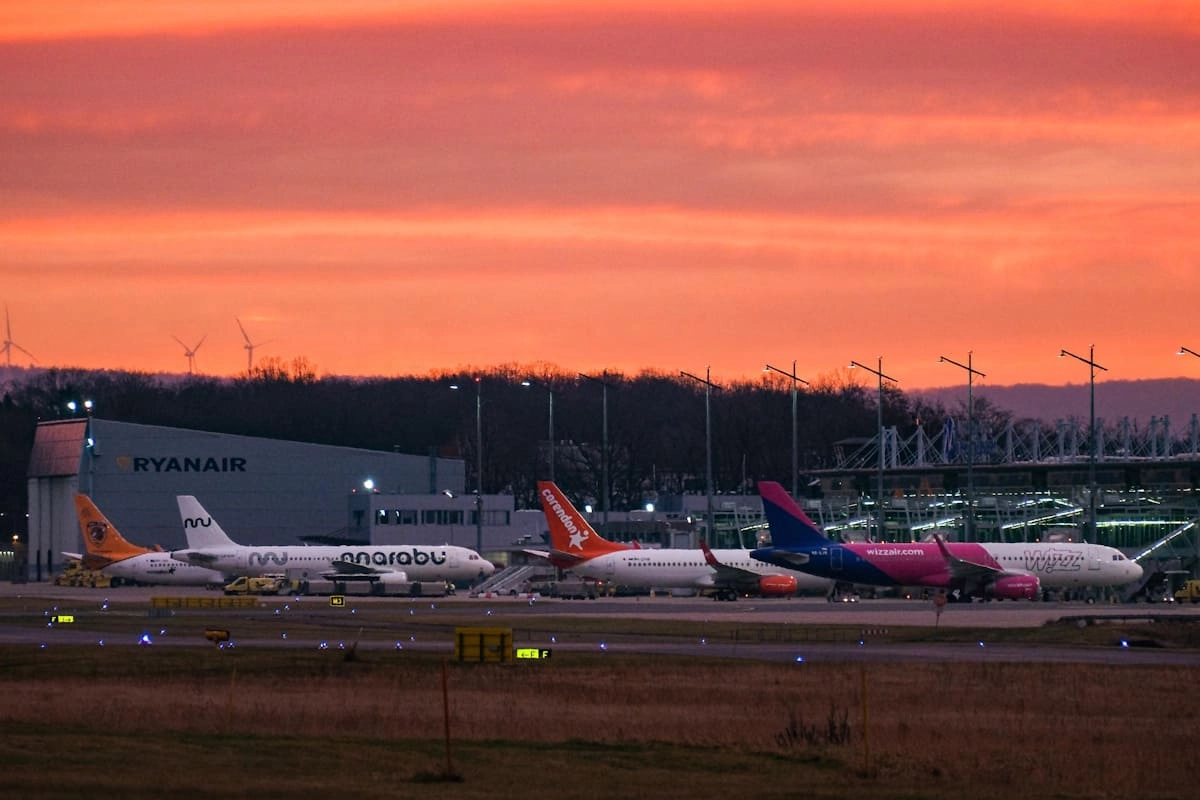 Flughafen Nürnberg in der Morgendämmerung