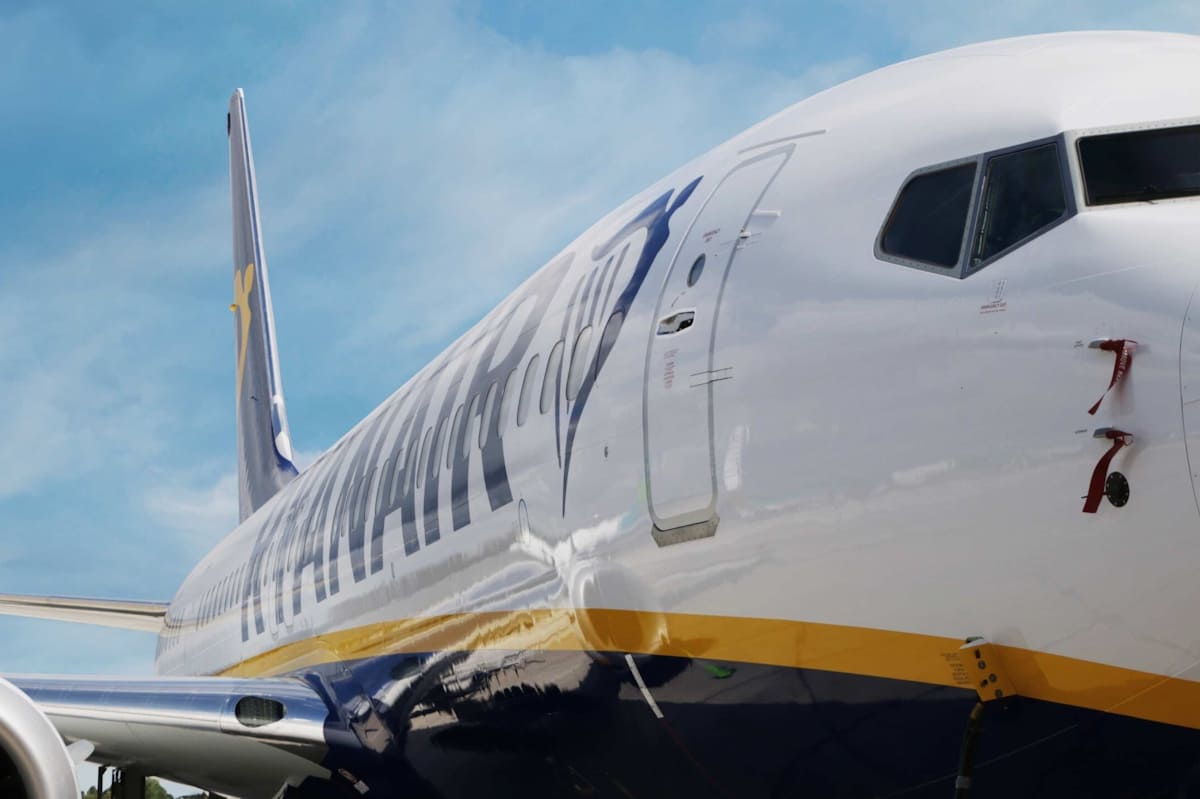Schriftzug von Ryanair auf dem Flugzeug