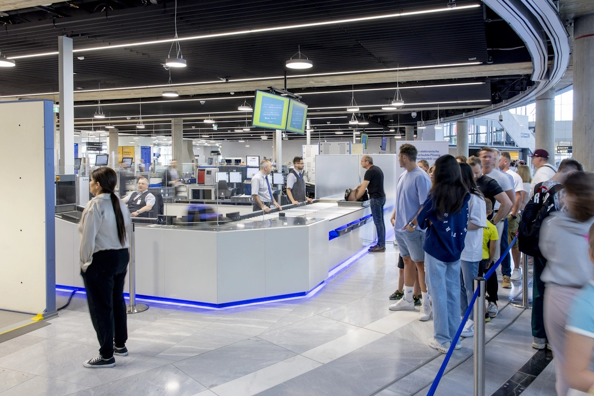 Personenkontrolle am Flughafen Stuttgart