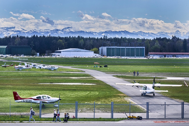 Flugzeuge am Airport Friedrichshafen
