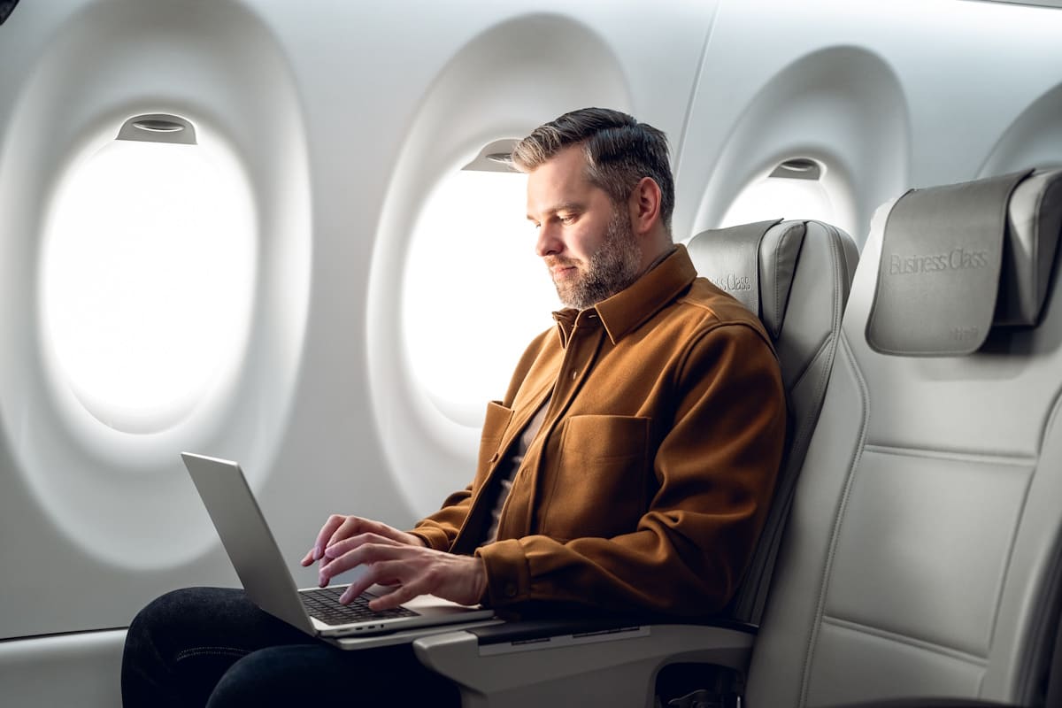 Passagier von airBaltic in der Business Class