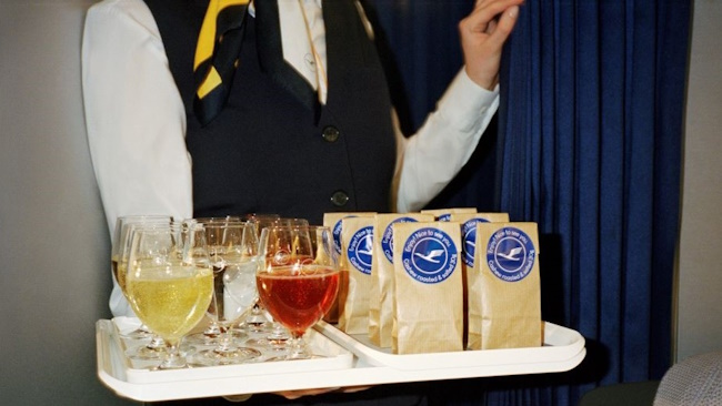 Snacks und Drinks in der Business Class