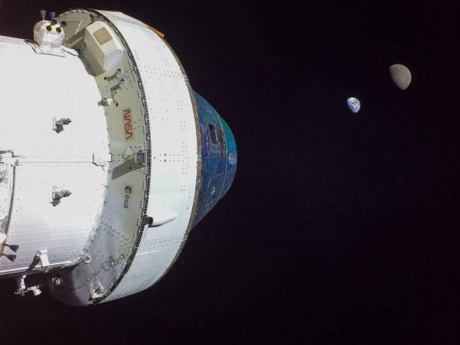 Orion Raumfahrzeug mit Blick auf die Erde © NASA
