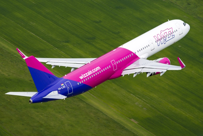 Wizz Air Flugzeug im Flug
