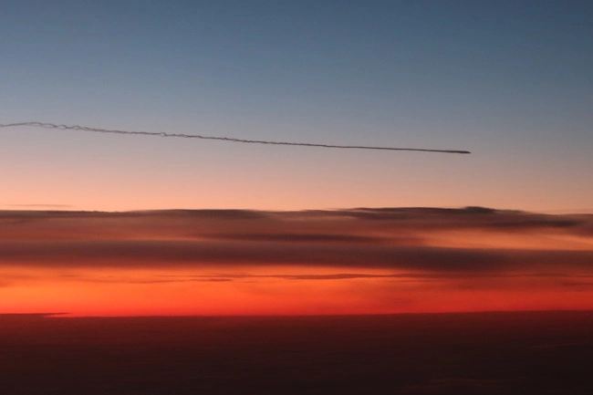 Contrails am Himmel